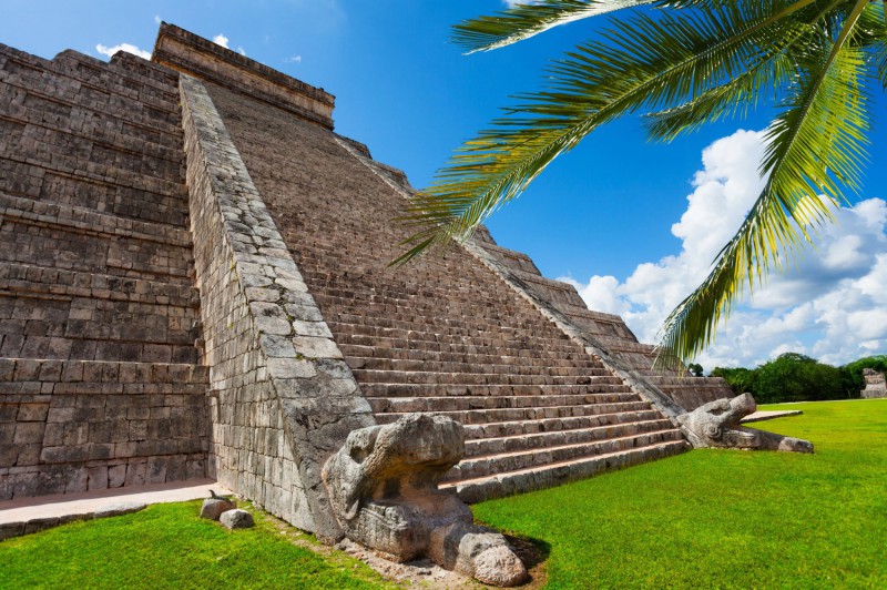 Mayská pyramida Tulum na pobřeží Karibského moře